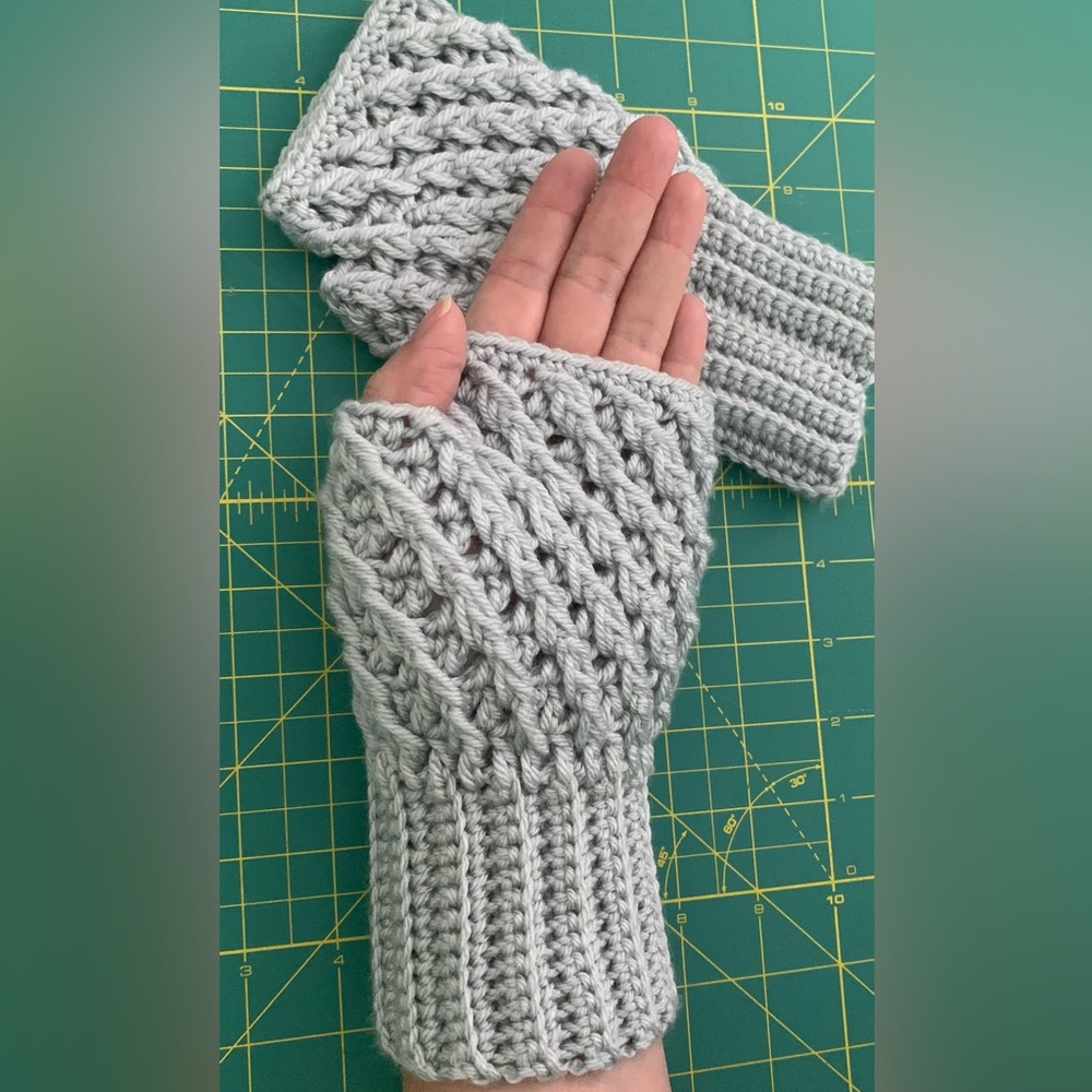 Crochet fingerless gloves size medium